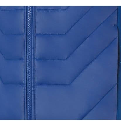 メンズダウン 【動きやすさ×保温力】軽量メンズダウンベスト – 波状キルティングが生む抜群のフィット感